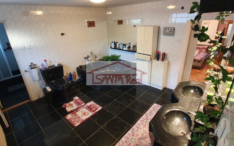 REZERVOVANÉ! ZNÍŽENÁ CENA! V CENTRE MESTA LEVICE NA PREDAJ RODINNÝ DOM