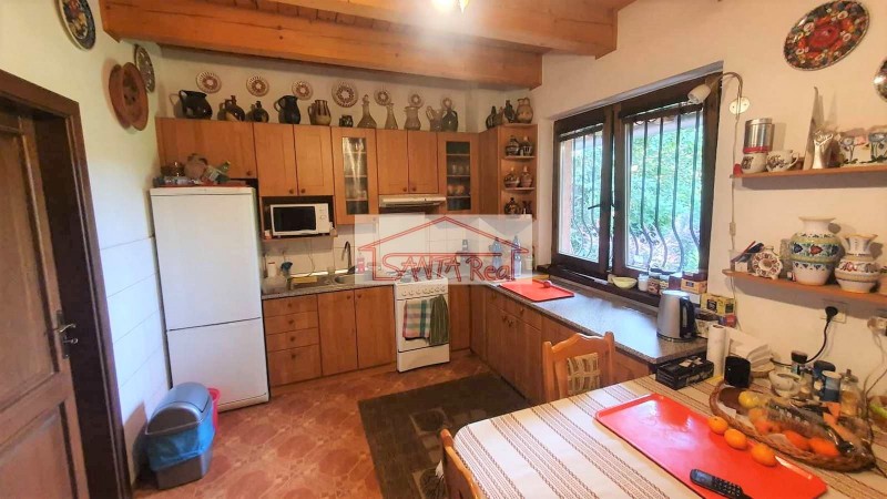 VINIČNÝ DOM S VEĽKÝM POZEMKOM VHODNÝ NA CELOROČNÉ BÝVANIE