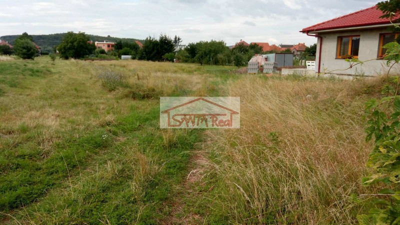 PEKNÝ POZEMOK V KOZÁROVCIACH, VHODNÝ NA VÝSTAVBU RD