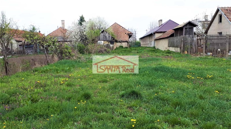 Pozemok so starým domom vhodný aj na výstavbu RD, Jur nad Hronom