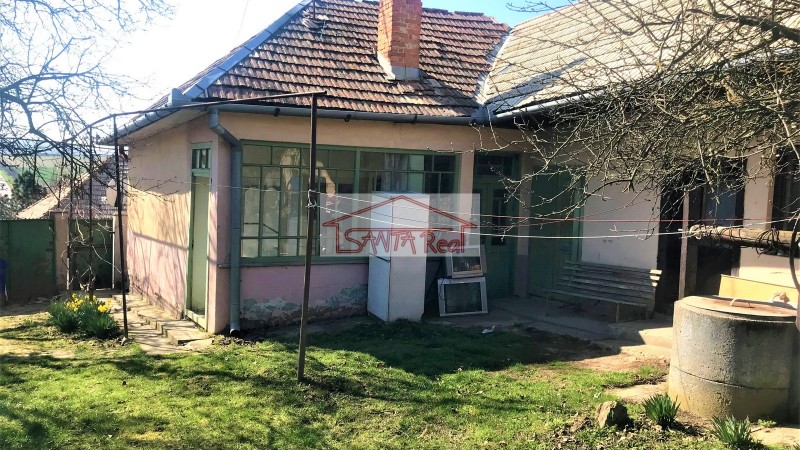 Ponúkame starší rodinný dom v obci Čaka