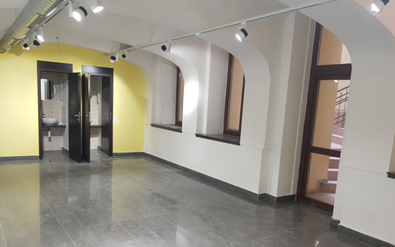 OBCHODNÉ PRIESTORY, KANCELÁRIA NA PRENÁJOM V ŠAHÁCH